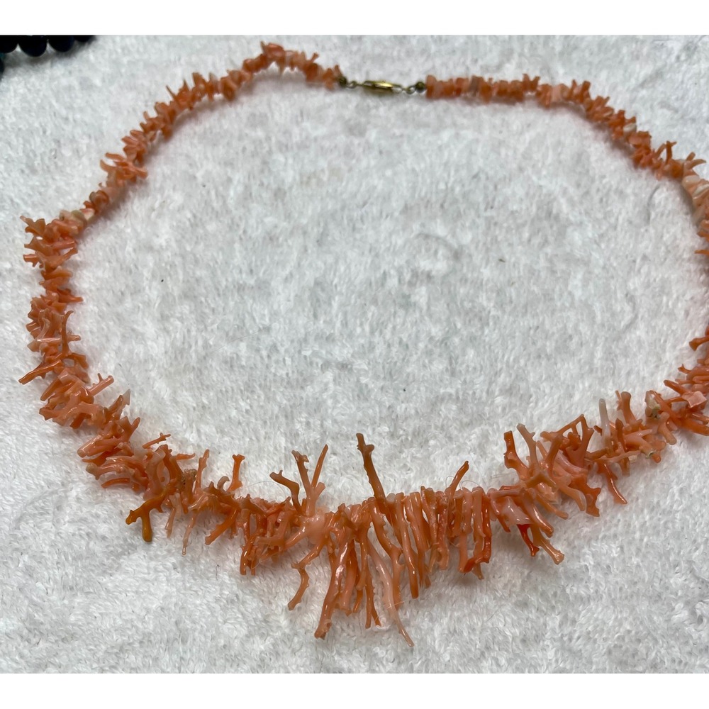 Vintage Natural Salmon Pink Branch Coral Fringe Necklace Gold Tone Clasp Boho - Picture 4 of 7